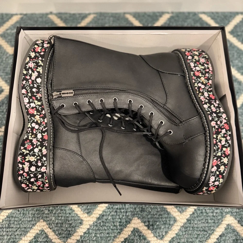 Demonia Emily-350 Floral Platform Lace Up Boots Size 10 BNIB Rare - Picture 11 of 12